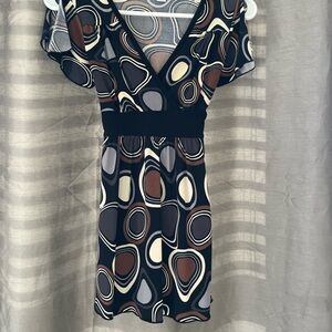 Ally B White and Tan Flutter Sleeve V-Neck Top!!